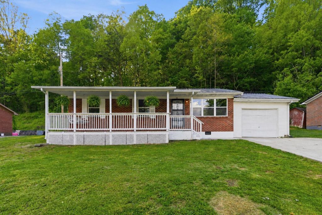 101 Holiday Hill Road, Clay City, KY 40312
