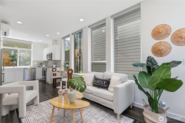 2327 E Denny Way, Seattle, WA 98122