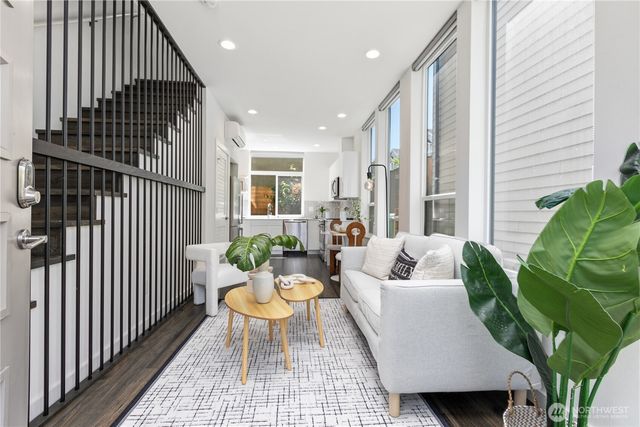 2327 E Denny Way, Seattle, WA 98122