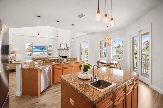 207 MANATEE LANE, Tarpon Springs, FL 34689