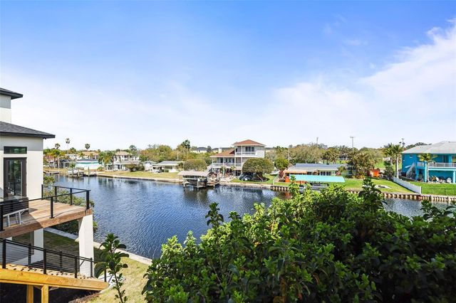 207 MANATEE LANE, Tarpon Springs, FL 34689