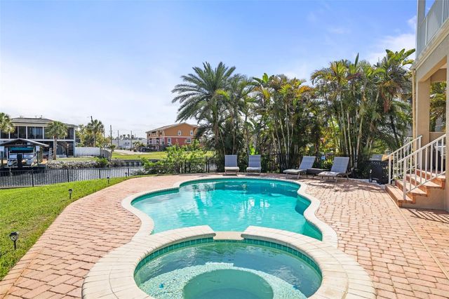 207 MANATEE LANE, Tarpon Springs, FL 34689
