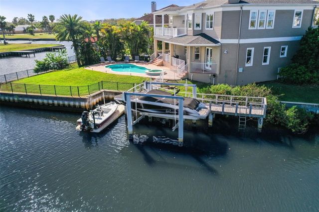 207 MANATEE LANE, Tarpon Springs, FL 34689