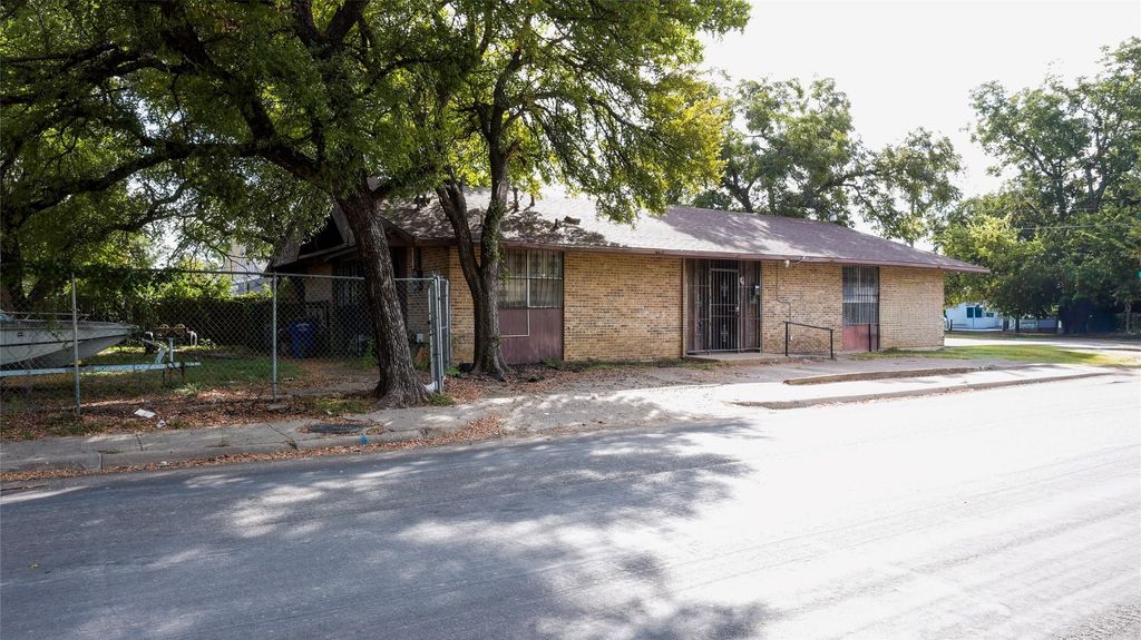 3530 Puget St, Dallas, TX 75212 — photo 2