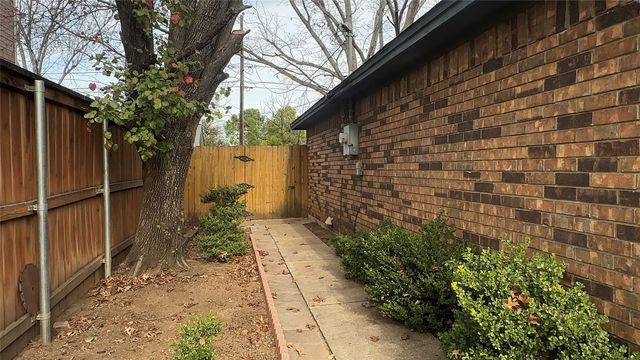 609 Main Street, Roanoke, TX 76262