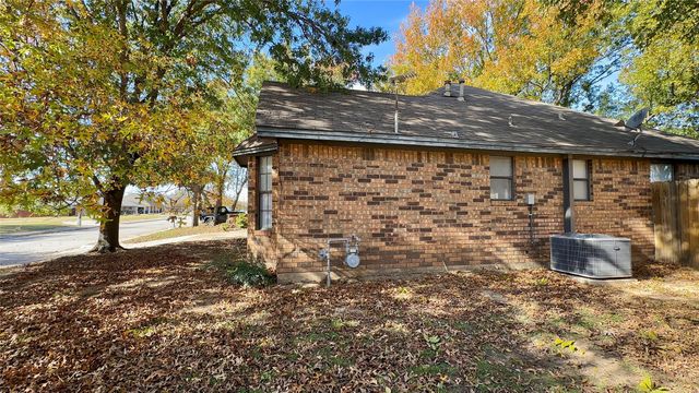 609 Main Street, Roanoke, TX 76262