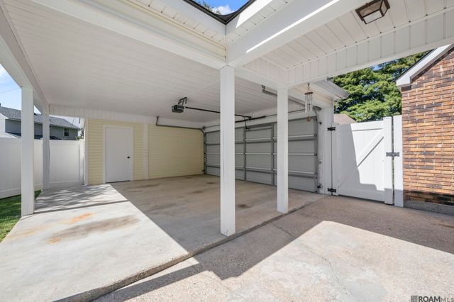 12092 S Tom Stokes Ct, Baton Rouge, LA 70810