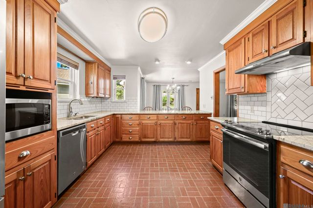 12092 S Tom Stokes Ct, Baton Rouge, LA 70810