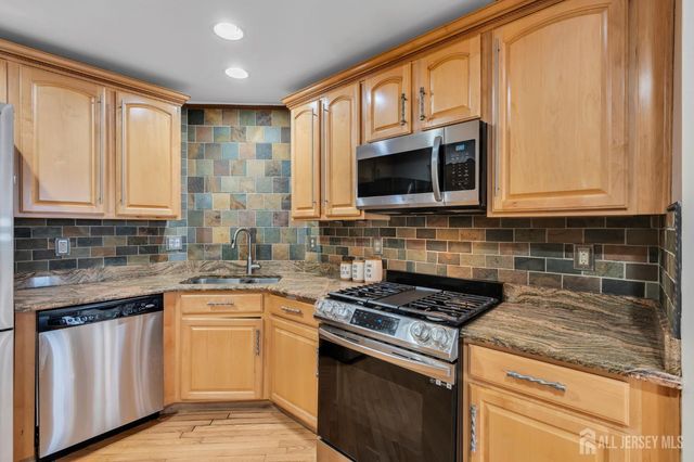 29 HANNA Lane, Old Bridge, NJ 08879