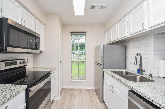 2120 El Paseo Street 2907, Houston, TX 77054