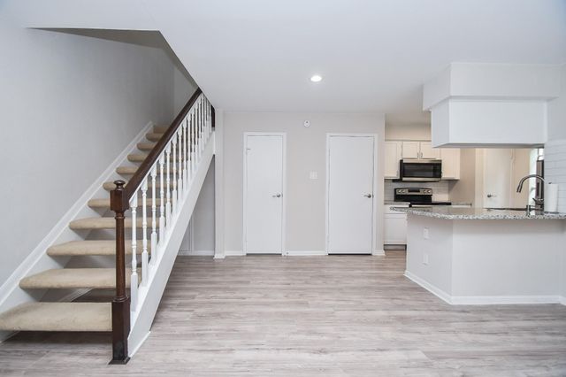 2120 El Paseo Street 2907, Houston, TX 77054