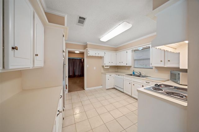706 Enchanted River Drive, Spring, TX 77388