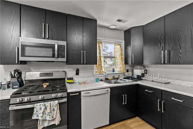 27 Butler Farm Rd RD, Hampton, VA 23666