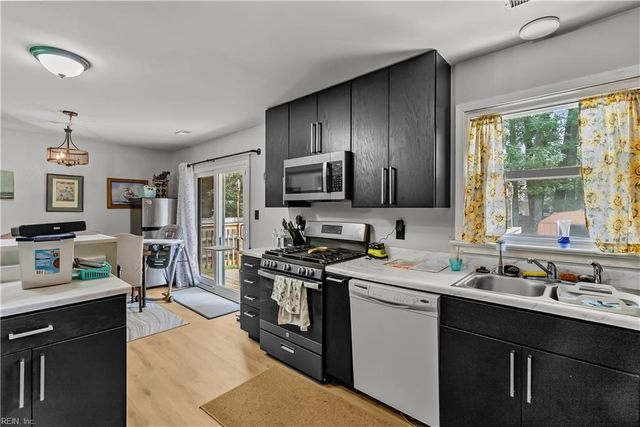 27 Butler Farm Rd RD, Hampton, VA 23666