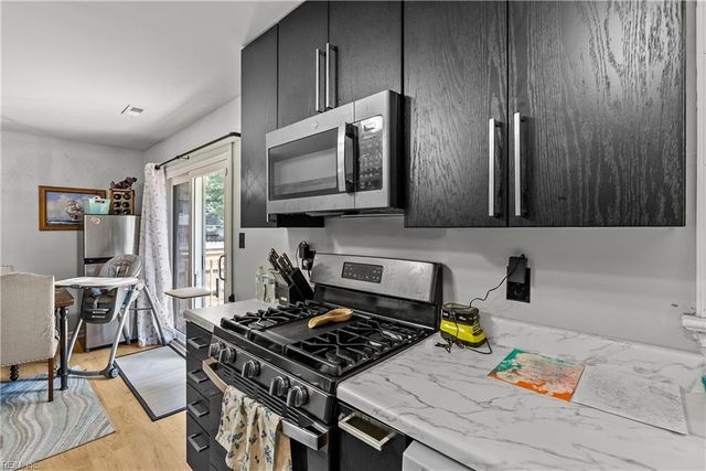 27 Butler Farm Rd RD, Hampton, VA 23666