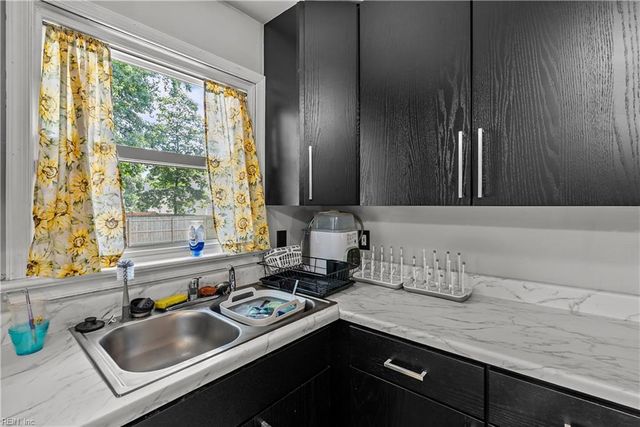 27 Butler Farm Rd RD, Hampton, VA 23666