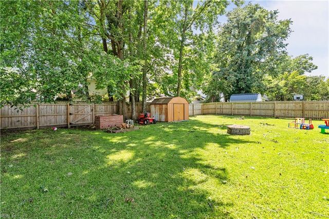 27 Butler Farm Rd RD, Hampton, VA 23666