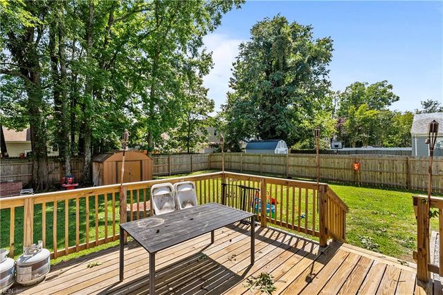 27 Butler Farm Rd RD, Hampton, VA 23666
