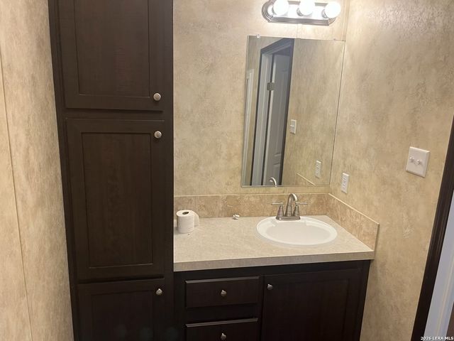 12106 Grapevine, San Antonio, TX 78245