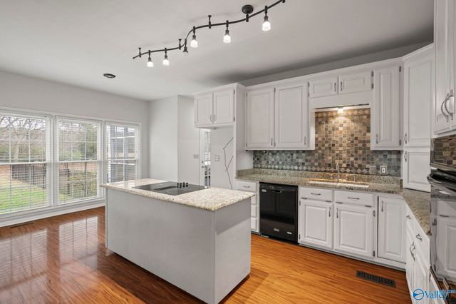 929 E Cave Spring Road, Decatur, AL 35603