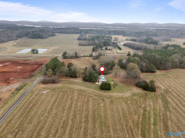 929 E Cave Spring Road, Decatur, AL 35603