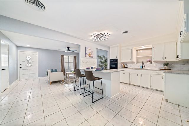 1102 Bradshaw Dr, Corpus Christi, TX 78412