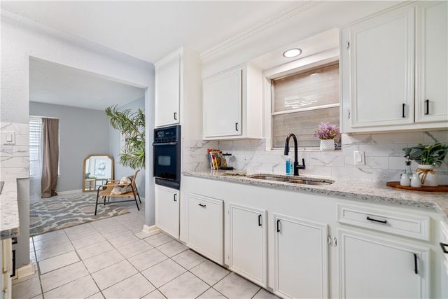 1102 Bradshaw Dr, Corpus Christi, TX 78412