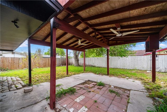 1102 Bradshaw Dr, Corpus Christi, TX 78412