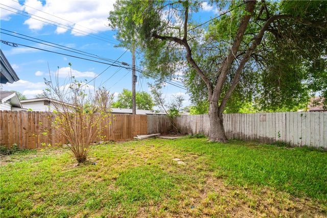 1102 Bradshaw Dr, Corpus Christi, TX 78412