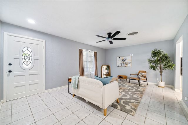 1102 Bradshaw Dr, Corpus Christi, TX 78412