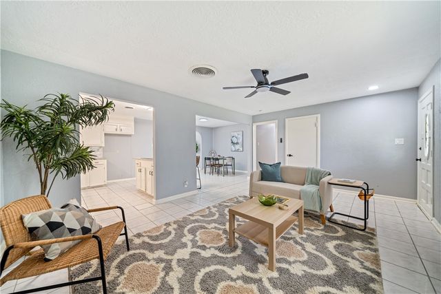 1102 Bradshaw Dr, Corpus Christi, TX 78412