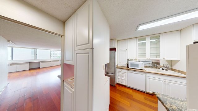 1624 Kanunu Street 306, Honolulu, HI 96814