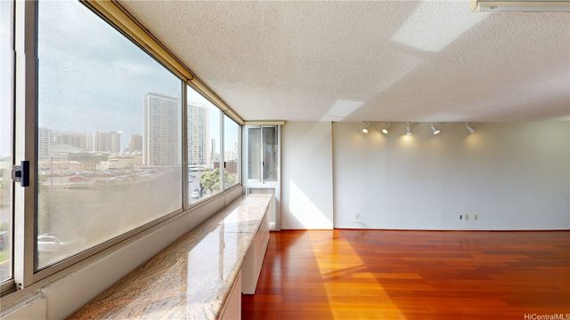 1624 Kanunu Street 306, Honolulu, HI 96814