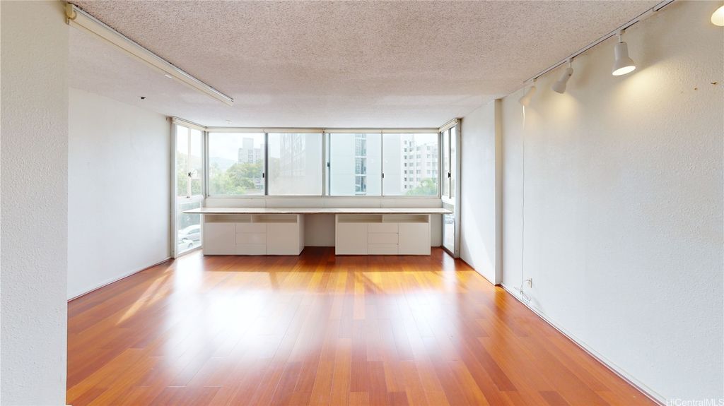 1624 Kanunu Street 306, Honolulu, HI 96814