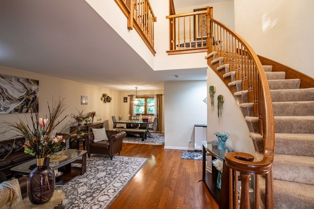 1201 Pinetree Lane, Bartlett, IL 60103