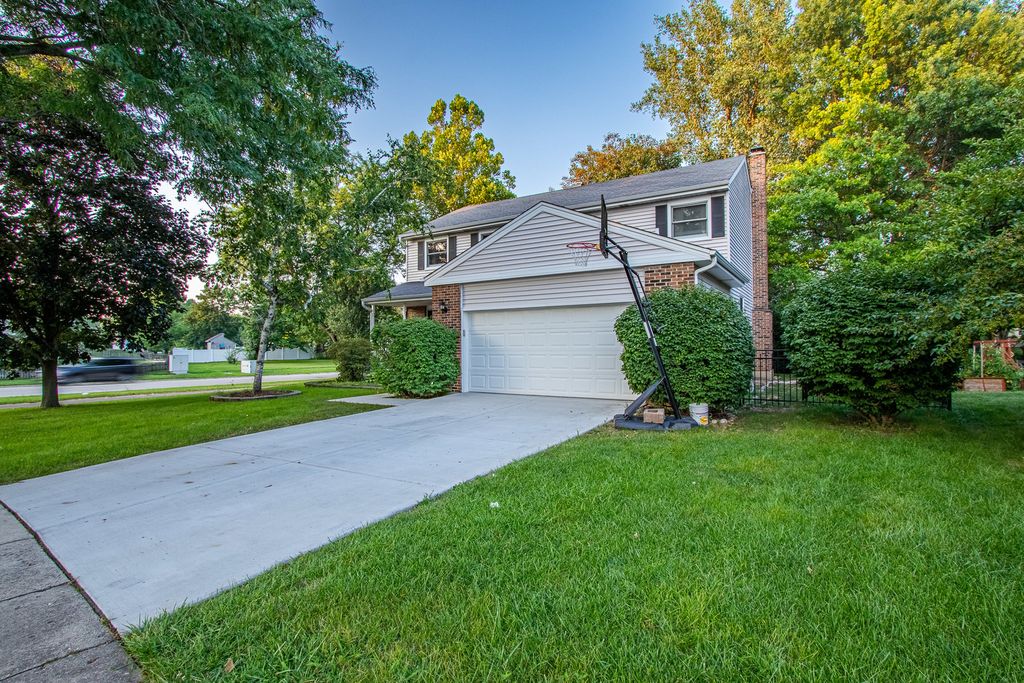 1201 Pinetree Lane, Bartlett, IL 60103