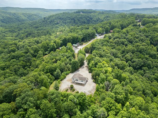 241 Hidden Cove Ln, Allons, TN 38541
