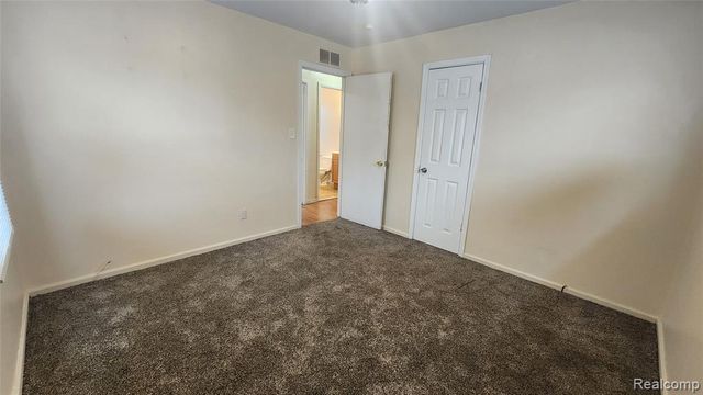 585 E Harwood Avenue, Madison Heights, MI 48071