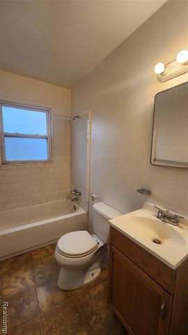 585 E Harwood Avenue, Madison Heights, MI 48071