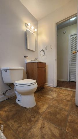 585 E Harwood Avenue, Madison Heights, MI 48071