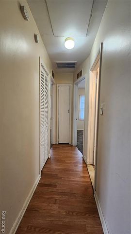 585 E Harwood Avenue, Madison Heights, MI 48071