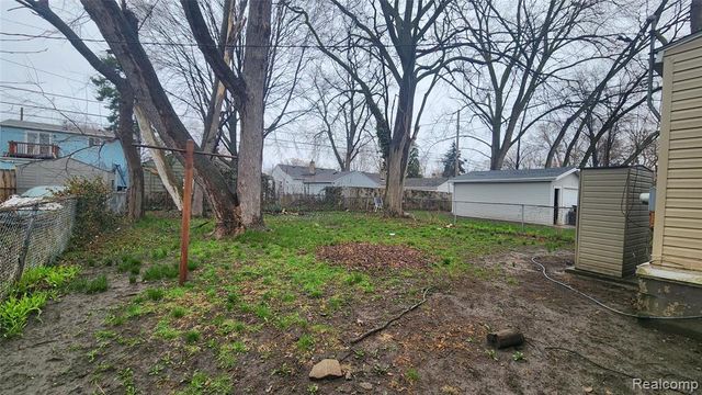 585 E Harwood Avenue, Madison Heights, MI 48071