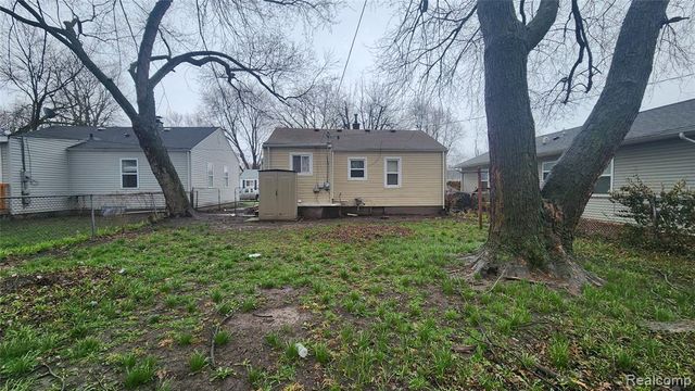 585 E Harwood Avenue, Madison Heights, MI 48071