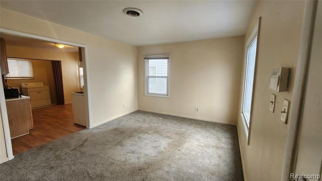 585 E Harwood Avenue, Madison Heights, MI 48071