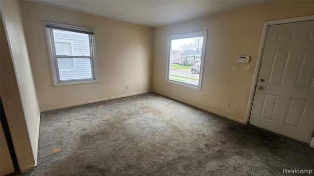 585 E Harwood Avenue, Madison Heights, MI 48071