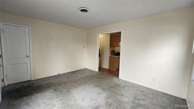 585 E Harwood Avenue, Madison Heights, MI 48071