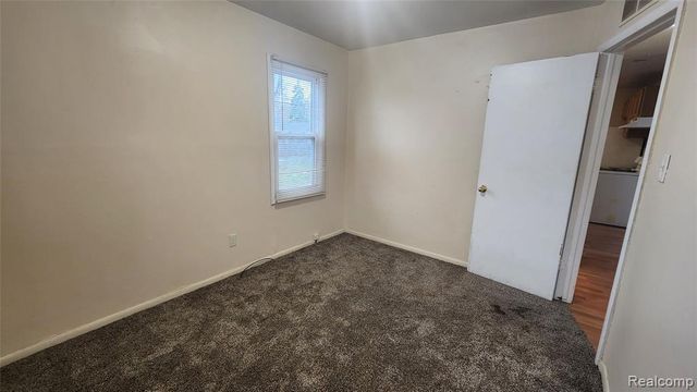 585 E Harwood Avenue, Madison Heights, MI 48071