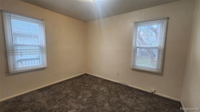 585 E Harwood Avenue, Madison Heights, MI 48071