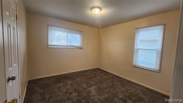 585 E Harwood Avenue, Madison Heights, MI 48071