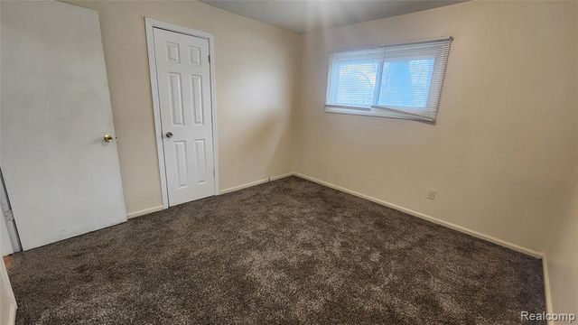 585 E Harwood Avenue, Madison Heights, MI 48071